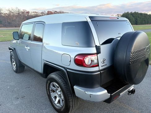 Used 2014 Toyota FJ Cruiser 4WD image 14
