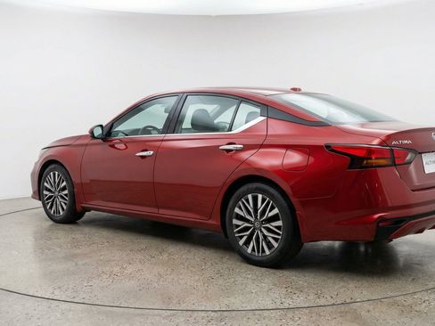 Used 2025 Nissan Altima 2.5 SV FWD image 6