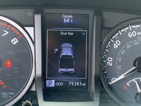 Used 2023 Toyota Tacoma TRD Sport AWD/4WD image 31