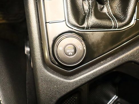 Used 2024 Volkswagen Tiguan SE image 26