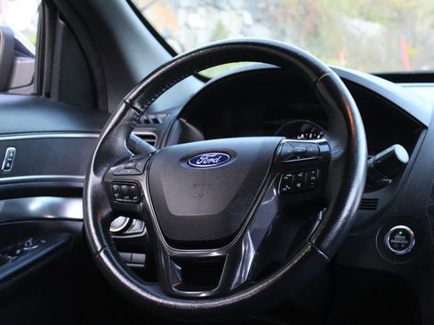 Used 2018 Ford Explorer XLT w/ Equipment Group 202A image 21