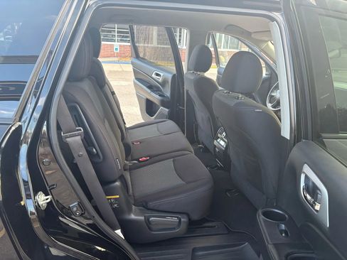Used 2019 Nissan Pathfinder S image 9