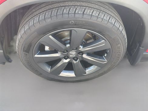 Used 2025 Honda Pilot Sport image 36