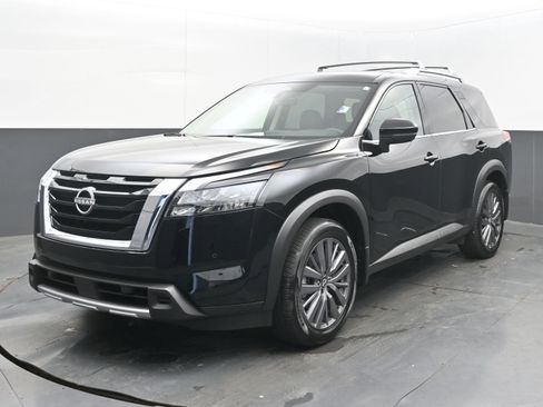 Used 2025 Nissan Pathfinder SL w/ SL Premium Package image 4