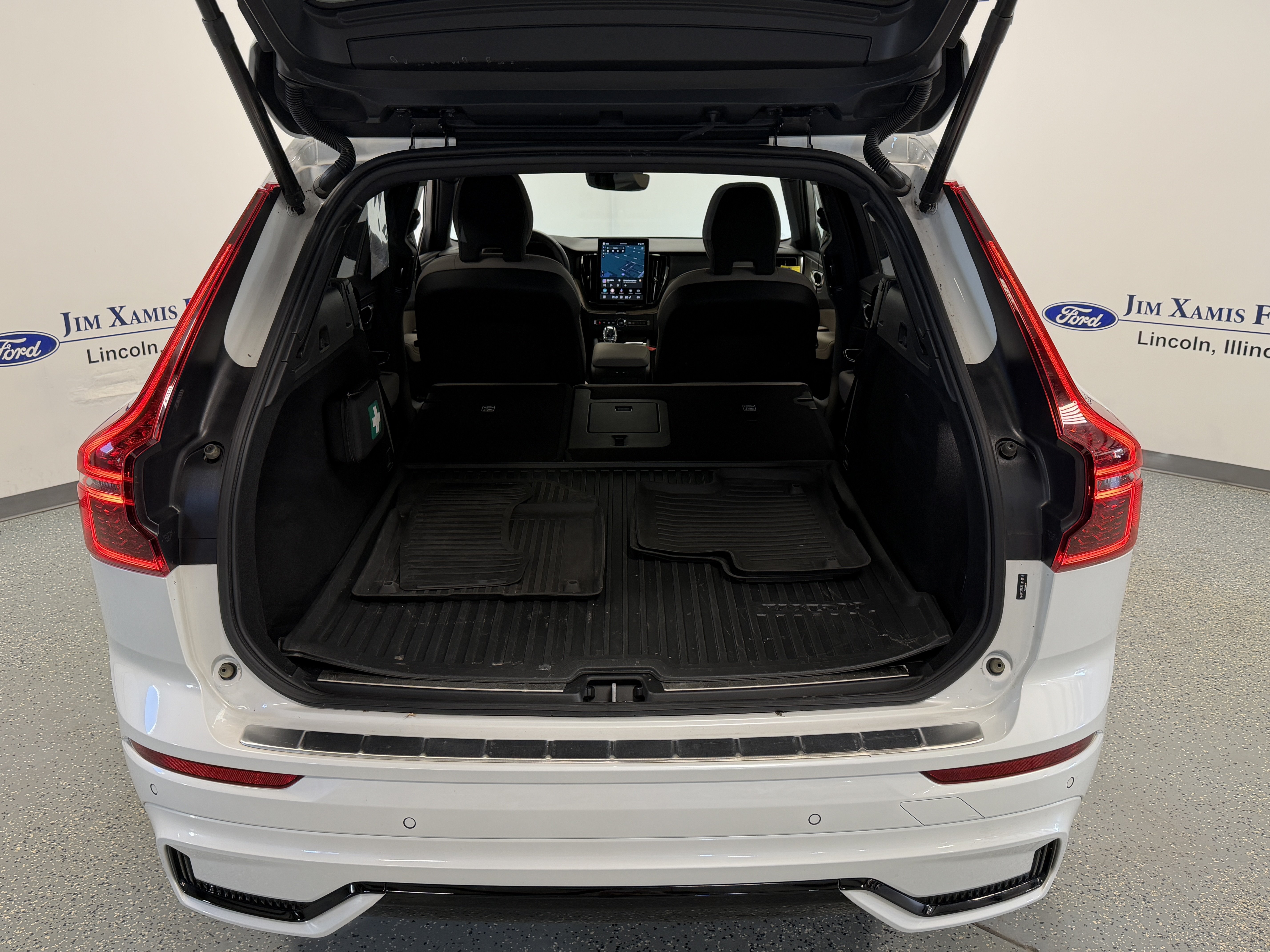 Used 2026 Volvo XC60 B5 Plus AWD/4WD image 25