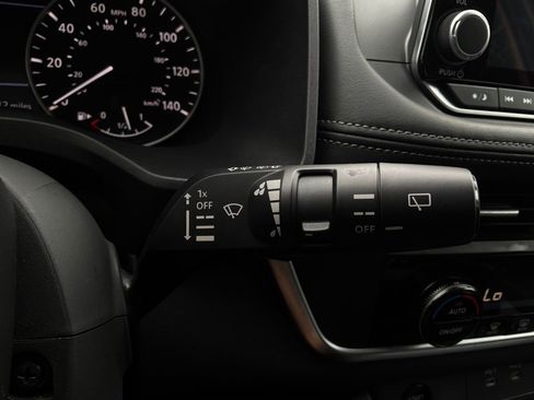 Used 2025 Nissan Rogue SV FWD image 36