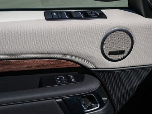 Certified 2025 Land Rover Discovery Dynamic SE AWD/4WD image 19