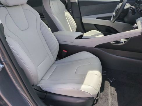 Certified 2023 Hyundai Elantra Limited FWD image 18