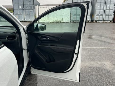 Certified 2022 Chevrolet Equinox RS w/ LPO, Floor Liner Package image 42