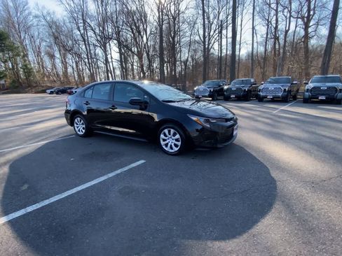 Used 2025 Toyota Corolla LE image 7