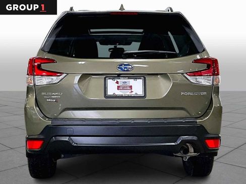 Used 2023 Subaru Forester Premium image 5