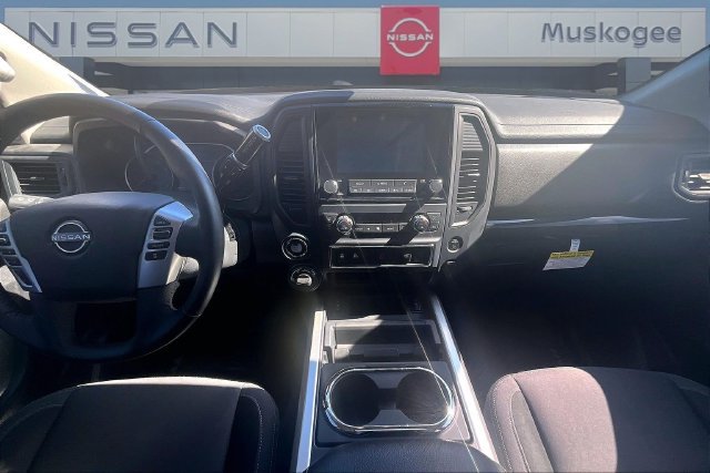 Used 2024 Nissan Titan SV w/ SV Convenience Package AWD/4WD image 8