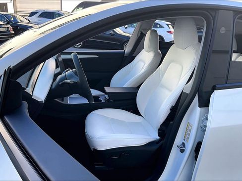 Used 2024 Tesla Model Y Performance image 7