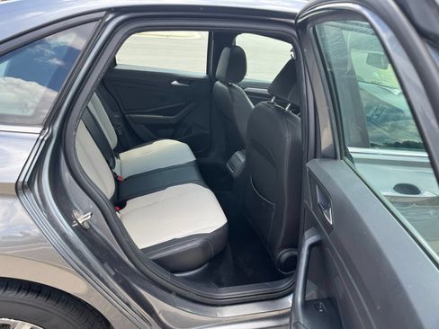 Used 2019 Volkswagen Jetta R-Line w/ R-Line Cold Weather Package FWD image 32