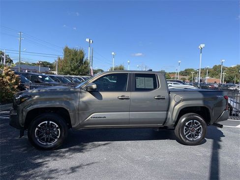 Used 2024 Toyota Tacoma TRD Sport image 5