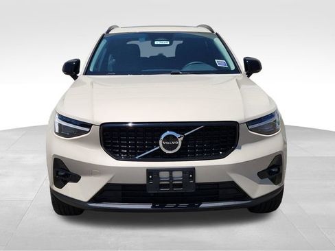 Certified 2025 Volvo XC40 B5 Ultra w/ Climate Package AWD/4WD image 5