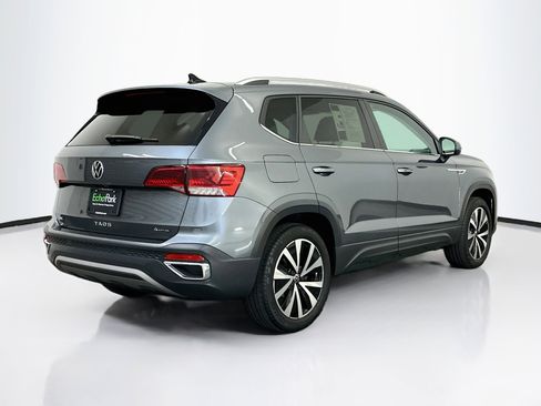 Used 2023 Volkswagen Taos SE w/ Panoramic Sunroof Package AWD/4WD image 9