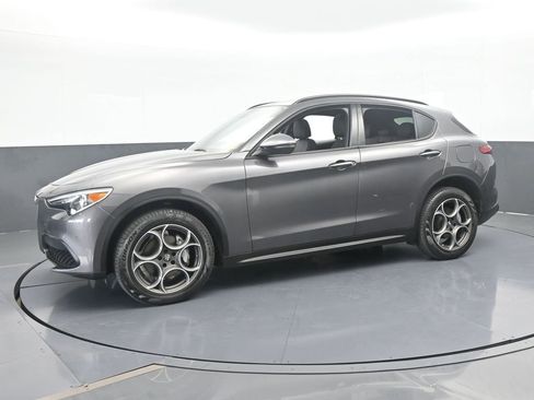 Used 2023 Alfa Romeo Stelvio Sprint image 2