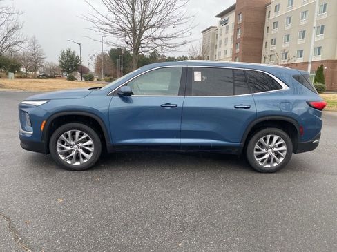 Used 2025 Buick Enclave Preferred image 4