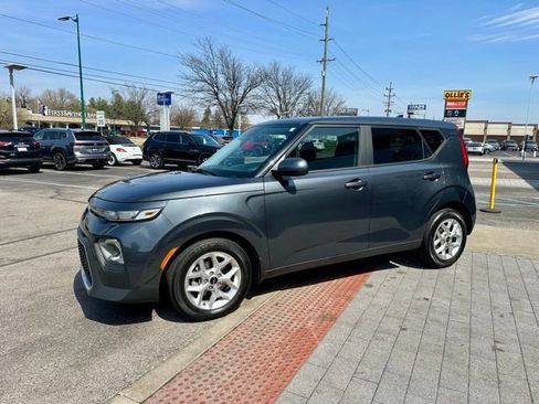 Used 2022 Kia Soul LX w/ Technology Package image 3