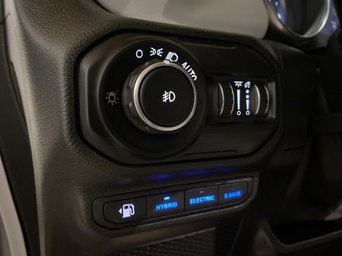 Used 2021 Jeep Wrangler Unlimited Sahara image 32