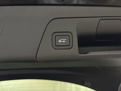 Used 2023 Buick Envision Essence w/ Sport Touring Package FWD image 11