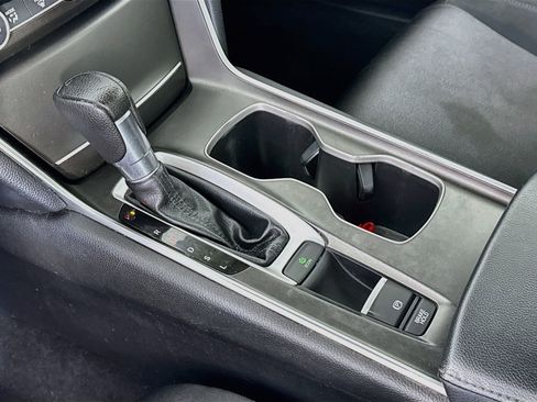 Used 2018 Honda Accord LX image 16