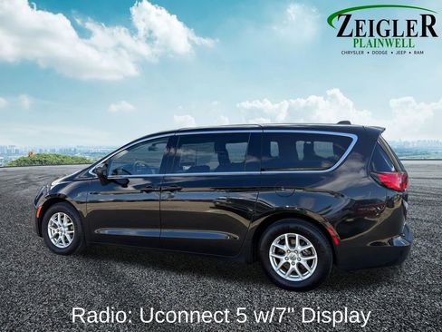 Used 2022 Chrysler Voyager LX FWD image 3