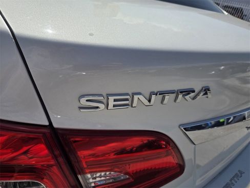 Used 2017 Nissan Sentra SL w/ SL Premium Technology Package image 12