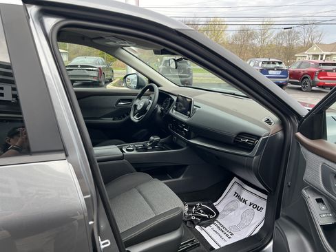 Used 2023 Nissan Rogue SV AWD/4WD image 11