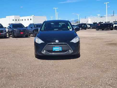 Used 2019 Toyota Yaris LE FWD image 9