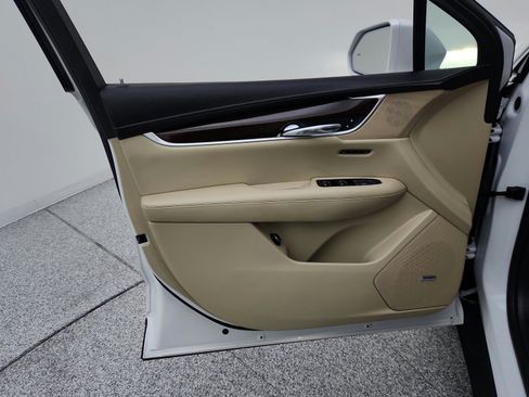 Used 2017 Cadillac XT5 Luxury w/ Driver Awareness Package FWD image 26