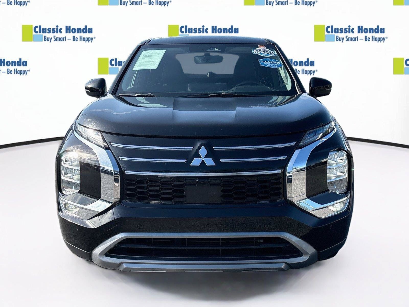 Used 2025 Mitsubishi Outlander SE FWD image 2