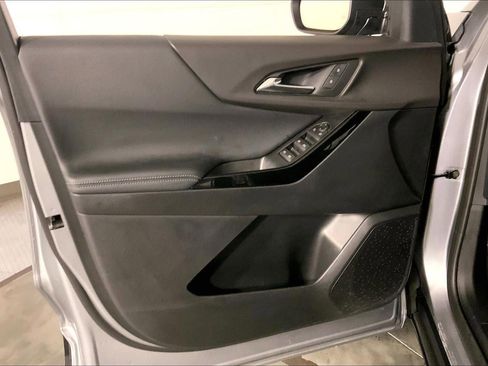 Used 2026 Chevrolet Equinox LT FWD image 24