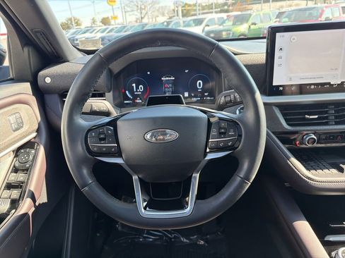 Certified 2025 Ford Explorer Platinum w/ Ultimate Package image 25