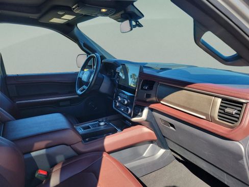 Used 2024 Ford Expedition Limited image 23