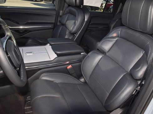 New 2025 Lincoln Navigator Reserve w/ Jet Appearance Package image 36