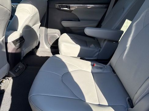 New 2026 Toyota Highlander Limited image 21
