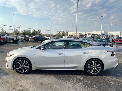 Used 2019 Nissan Maxima 3.5 SL w/ Floor Mat Group image 2