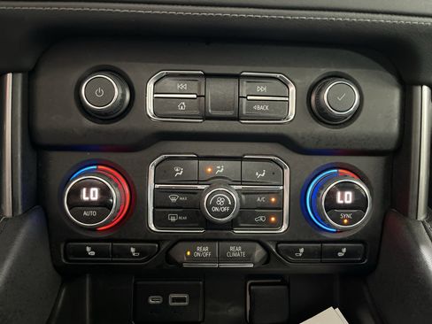 Used 2022 Chevrolet Tahoe LT w/ Luxury Package image 26