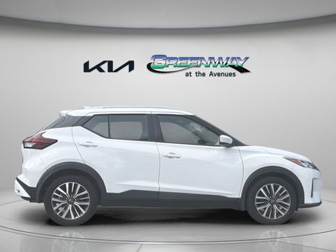 Used 2022 Nissan Kicks SV FWD image 14