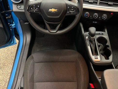 Used 2025 Chevrolet Trax LS w/ LS Convenience Package image 19