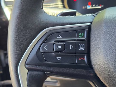Used 2023 Jeep Grand Cherokee Altitude AWD/4WD image 12