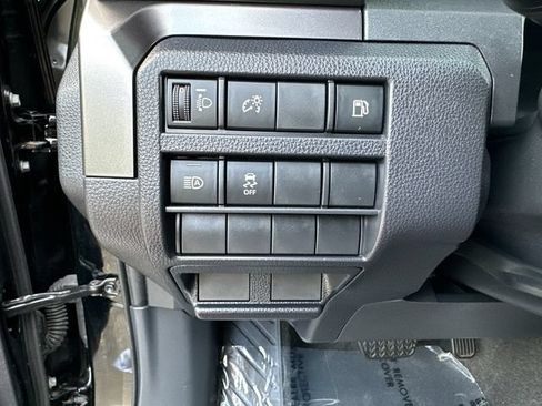Certified 2025 Toyota 4Runner SR5 AWD/4WD image 32