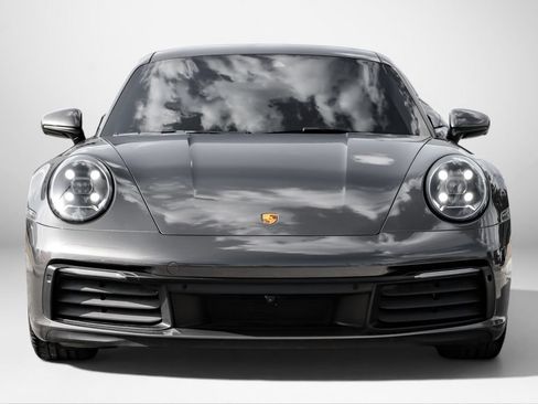Used 2023 Porsche 911 Carrera RWD image 3