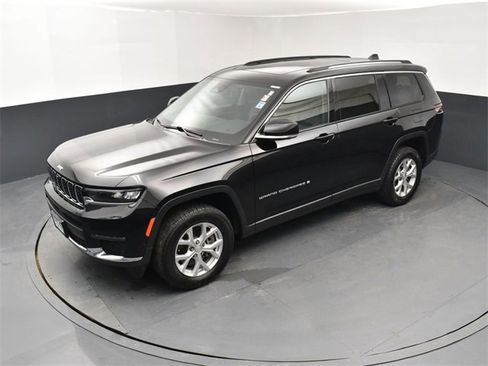 Used 2023 Jeep Grand Cherokee L Limited w/ Luxury Tech Group II image 14