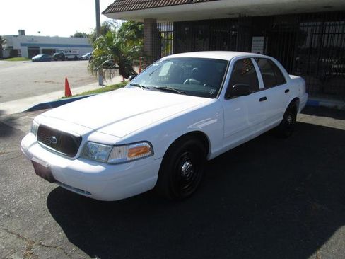 Used 2010 Ford Crown Victoria w/ CNG Package image 2
