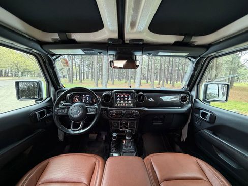 Used 2021 Jeep Gladiator Overland image 2