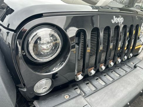 Used 2018 Jeep Wrangler Unlimited Sport S image 4