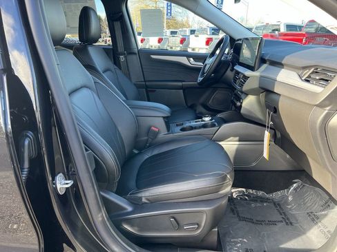 New 2025 Ford Escape SE w/ PHEV Premium Package FWD image 32